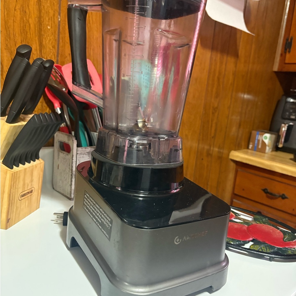 Gray and Black Blender by La Reveuse
